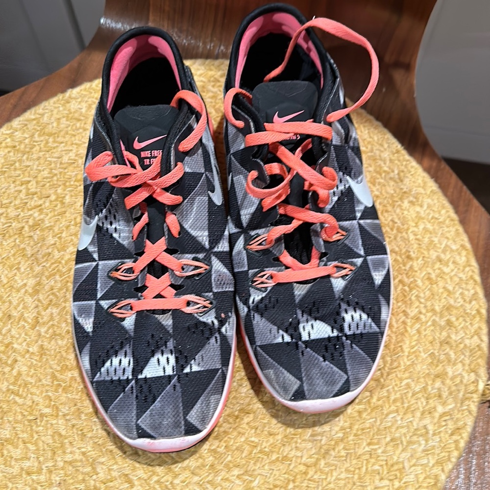 Nike Free TR Fit 5 coral Geometric Print Sneakers 6.5